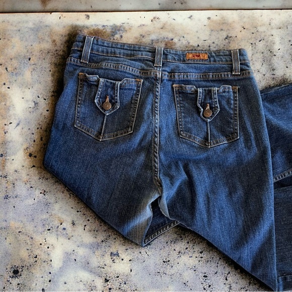 PJ Parker jeans By Harrison. 28” waist. Adorable button back pockets Slight boot - Picture 15 of 16